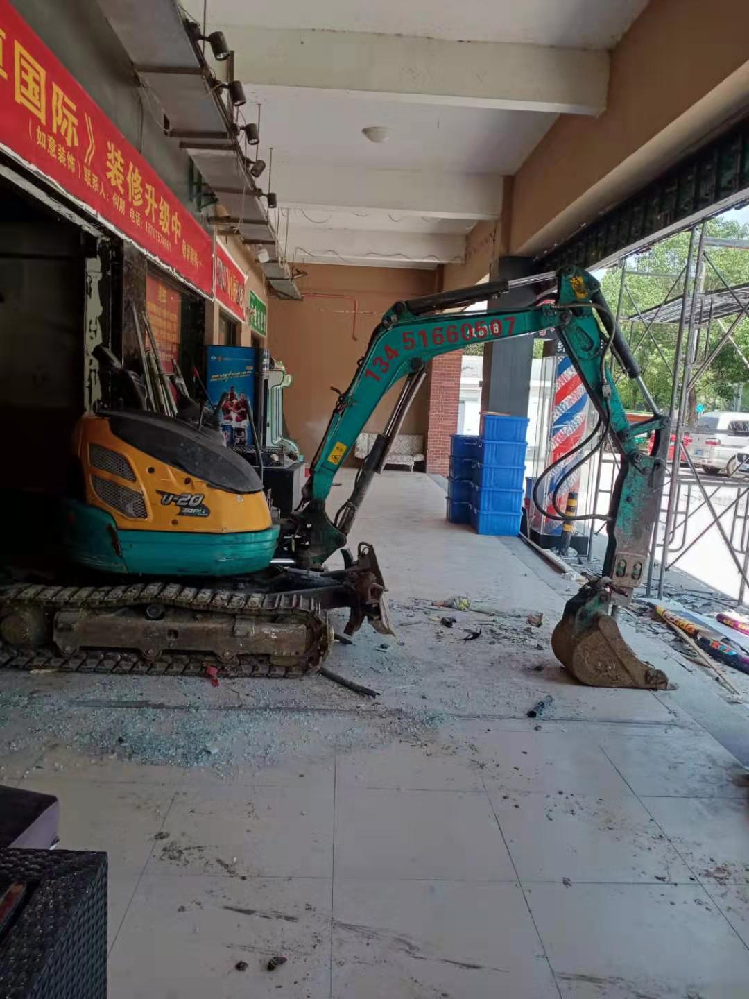 橡膠履帶對于微型小挖機施工當(dāng)中的作用及特點！(圖1)