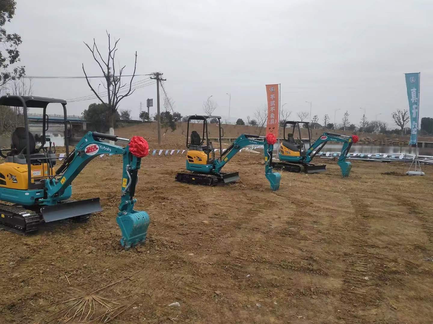 冠捷工程雙旦期間推出微挖租賃優(yōu)惠政策！(圖1)